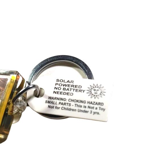 Minnesota Acrylic Keychain Solar Powered Holly - Picture 4 of 11